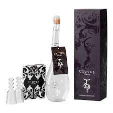 U'Luvka Vodka 40% Vol. 0,1 لیتر در جعبه هدیه با 2 لیوان